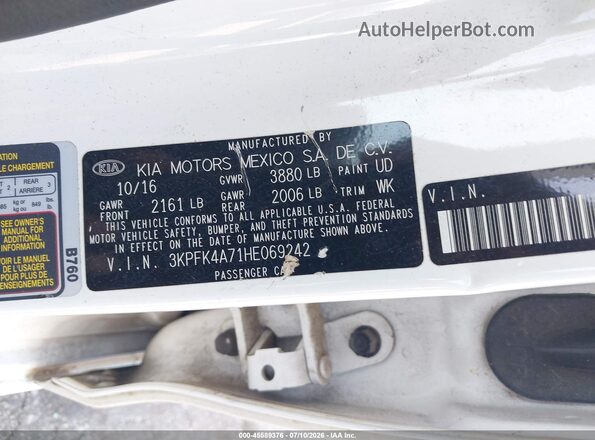 3KPFK4A71HE069242 2017 KIA FORTE Белый Вид подкапотного пространства