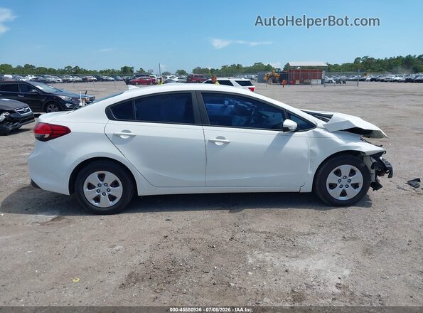 3KPFK4A71HE073565 2017 KIA FORTE White Вид задньої частини салону