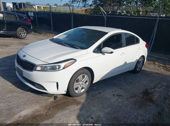3KPFK4A71HE077342 2017 KIA FORTE White Vista tres cuartos delantera izquierda