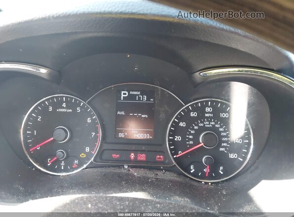 3KPFK4A71HE077342 2017 KIA FORTE White Vista de los asientos traseros