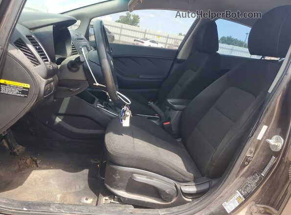 3KPFK4A71HE123817 2017 KIA FORTE Серый Вид салона спереди