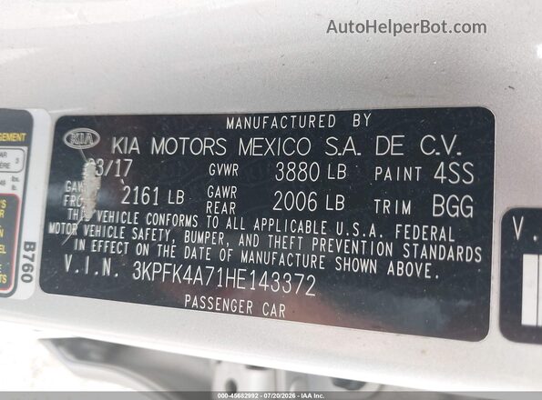 3KPFK4A71HE143372 2017 KIA FORTE Silver Vista del compartimento del motor