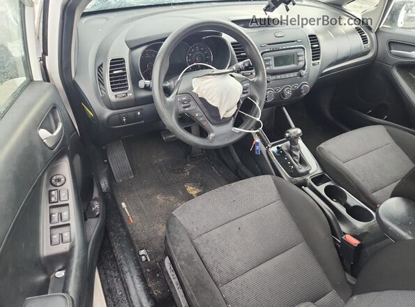 3KPFK4A71HE156266 2017 KIA FORTE White Вид панелі приладів