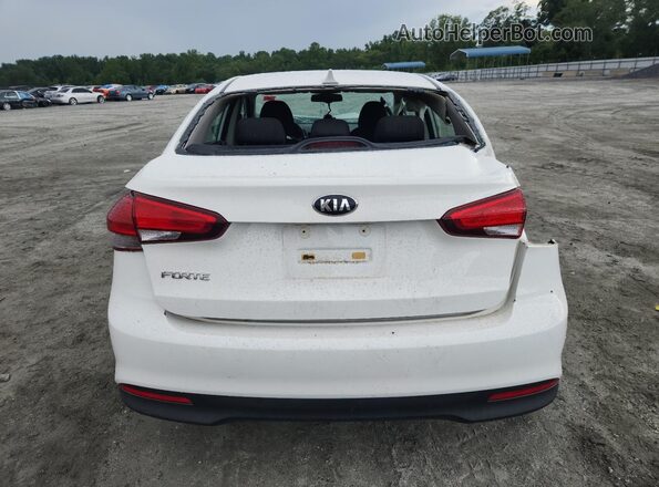 3KPFK4A71HE156266 2017 KIA FORTE White Вид ззаду