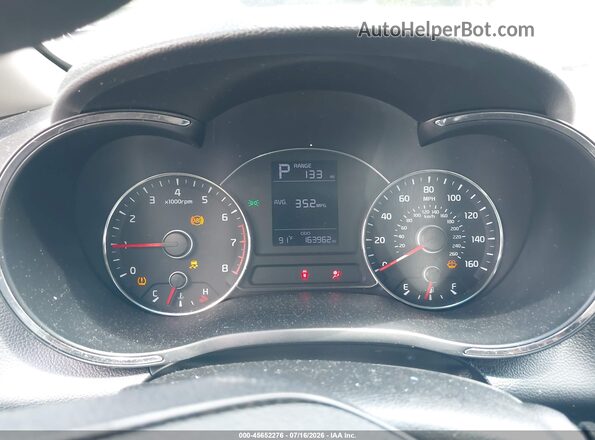 3KPFK4A71JE166866 2018 KIA FORTE White Widok tylnych siedzeń