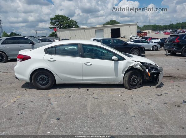3KPFK4A71JE166866 2018 KIA FORTE White Widok wnętrza z tyłu