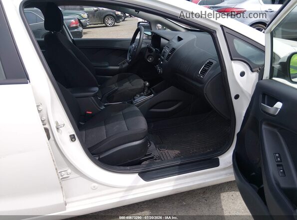 3KPFK4A71JE205472 2018 KIA FORTE Белый Вид салона спереди
