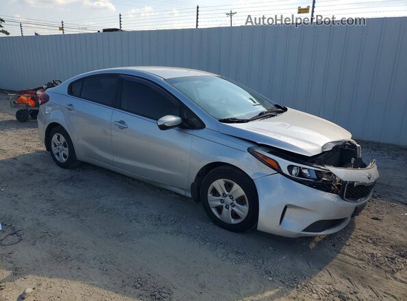 3KPFK4A72HE029378 2017 KIA FORTE Серебряный Передняя правая четверть