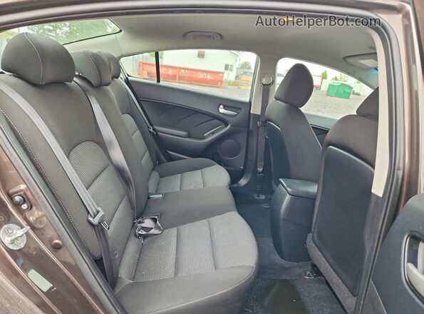 3KPFK4A72HE127679 2017 KIA FORTE Коричневый Вид задних сидений