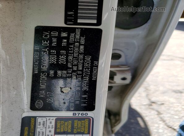 3KPFK4A72JE185040 2018 KIA FORTE White Vista del compartimento del motor