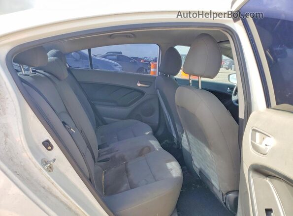 3KPFK4A72JE218411 2018 KIA FORTE White Հետևի նստատեղերի տեսք
