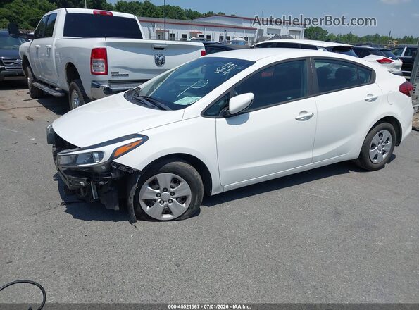 3KPFK4A72JE218957 2018 KIA FORTE White წინა მარცხენა ხედი სამი მეოთხედიდან