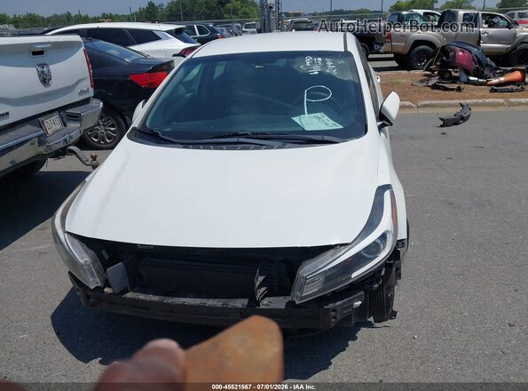 3KPFK4A72JE218957 2018 KIA FORTE White ხელსაწყოთა პანელის ხედი