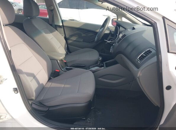3KPFK4A72JE219977 2018 KIA FORTE White Widok wnętrza z przodu