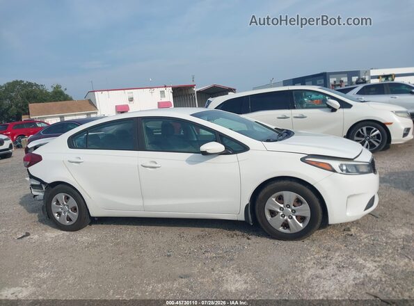 3KPFK4A72JE219977 2018 KIA FORTE White Widok wnętrza 360 stopni