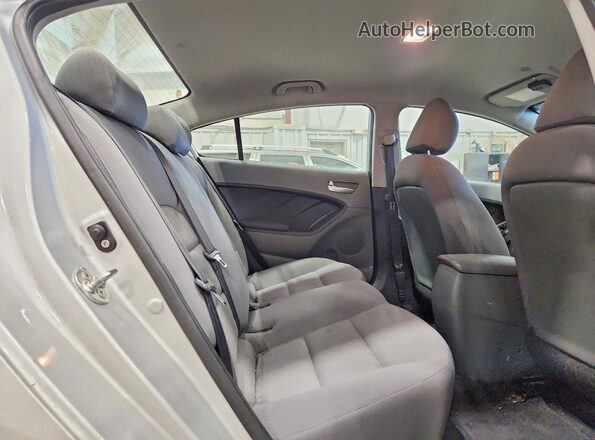 3KPFK4A73HE047808 2017 KIA FORTE Silver უკანა სავარძლების ხედი