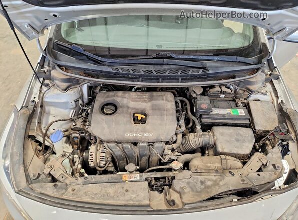 3KPFK4A73HE047808 2017 KIA FORTE Silver უკანა სალონის ხედი