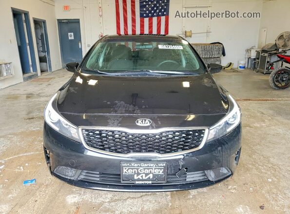 3KPFK4A73HE078010 2017 KIA FORTE Black Widok z przodu