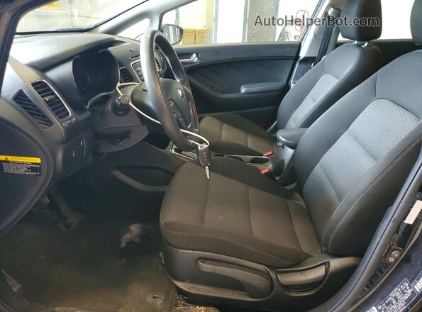 3KPFK4A73HE078010 2017 KIA FORTE Black Widok wnętrza z przodu