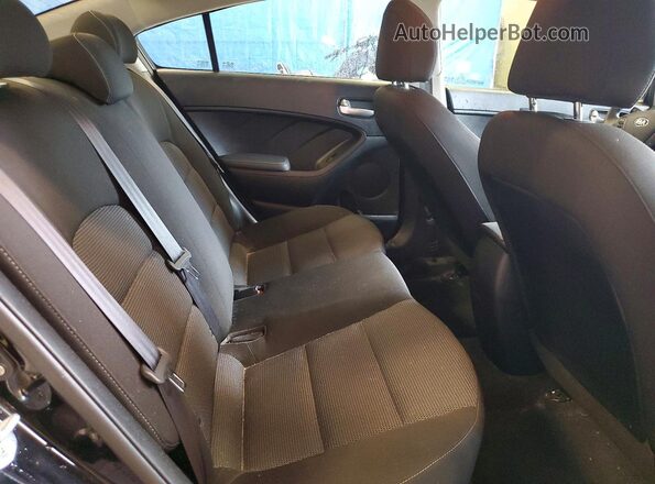 3KPFK4A73HE078010 2017 KIA FORTE Black Widok tylnych siedzeń
