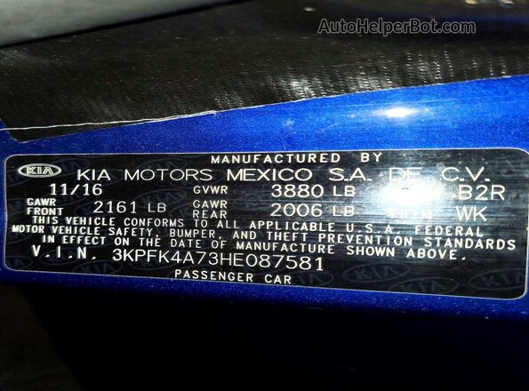 3KPFK4A73HE087581 2017 KIA FORTE Blue Vista del compartimento del motor