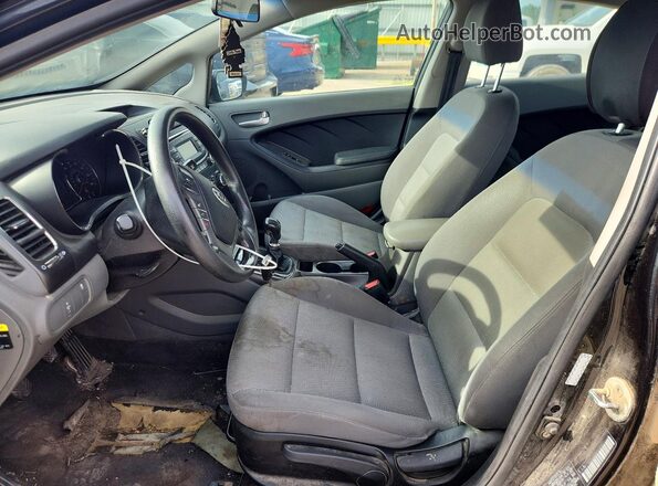 3KPFK4A74HE049938 2017 KIA FORTE Черный Вид салона спереди