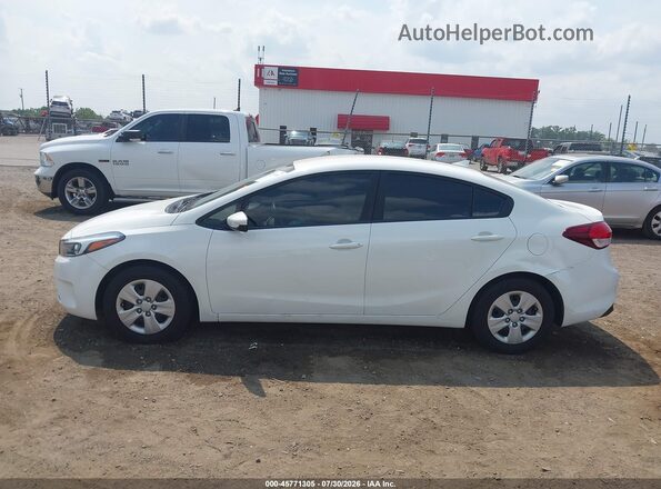 3KPFK4A74HE158416 2017 KIA FORTE White Widok wnętrza 360 stopni