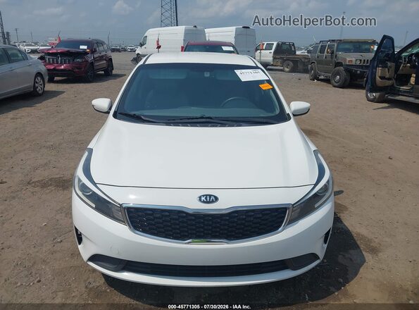 3KPFK4A74HE158416 2017 KIA FORTE White Widok zestawu wskaźników