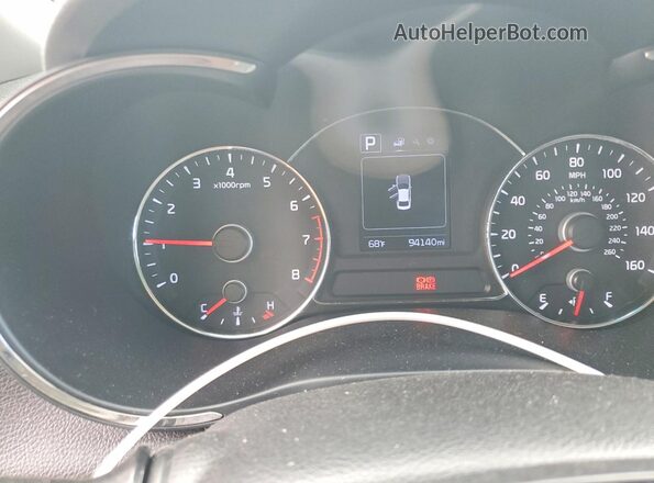 3KPFK4A74JE268632 2018 KIA FORTE White Widok zestawu wskaźników