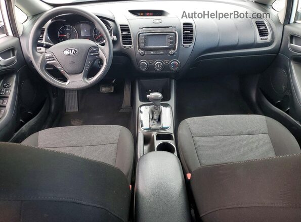 3KPFK4A74JE268632 2018 KIA FORTE White Widok deski rozdzielczej