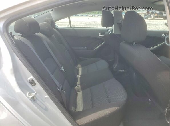 3KPFK4A76HE090667 2017 KIA FORTE Silver Вид задніх сидінь