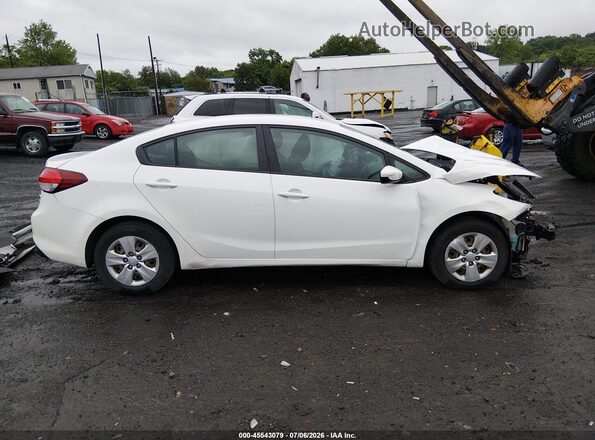 3KPFK4A76HE148874 2017 KIA FORTE White Widok wnętrza z tyłu