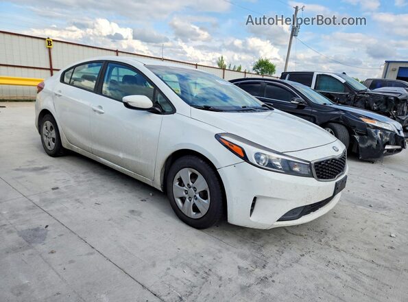 3KPFK4A76JE193223 2018 KIA FORTE White Front right