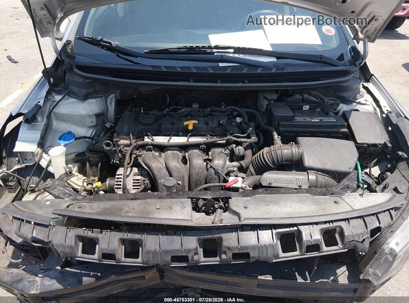 3KPFK4A76JE218573 2018 KIA FORTE Silver Widok z tyłu