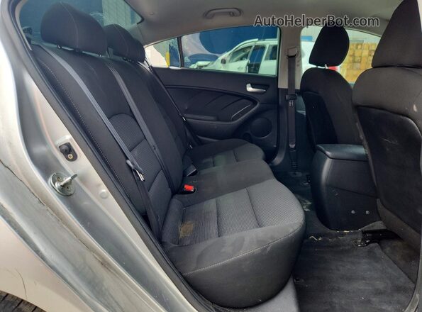 3KPFK4A77HE088992 2017 KIA FORTE Silver Հետևի նստատեղերի տեսք