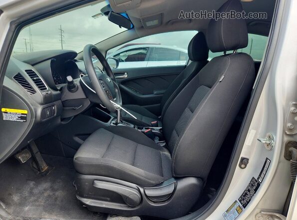 3KPFK4A77HE088992 2017 KIA FORTE Silver Սալոնի դիմացի տեսք