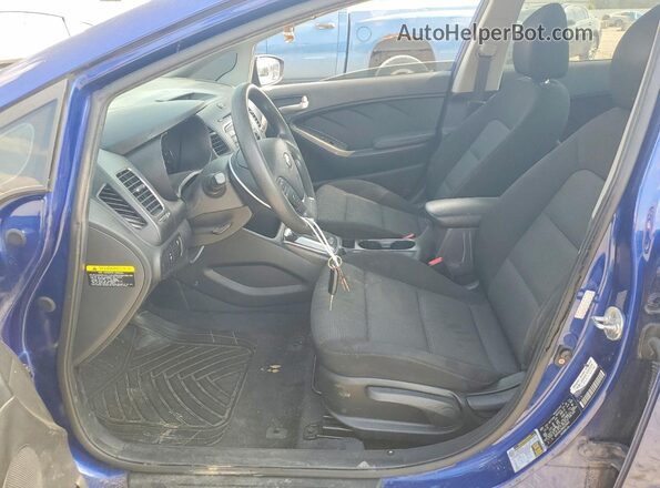 3KPFK4A78HE029465 2017 KIA FORTE Blue Вид салону спереду