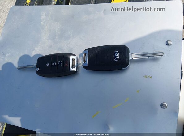 3KPFK4A78HE089729 2017 KIA FORTE Silver Dashboard view