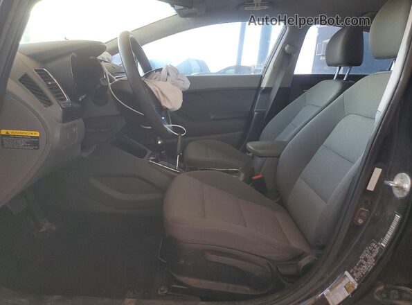 3KPFK4A79HE092638 2017 KIA FORTE Black Вид салону спереду