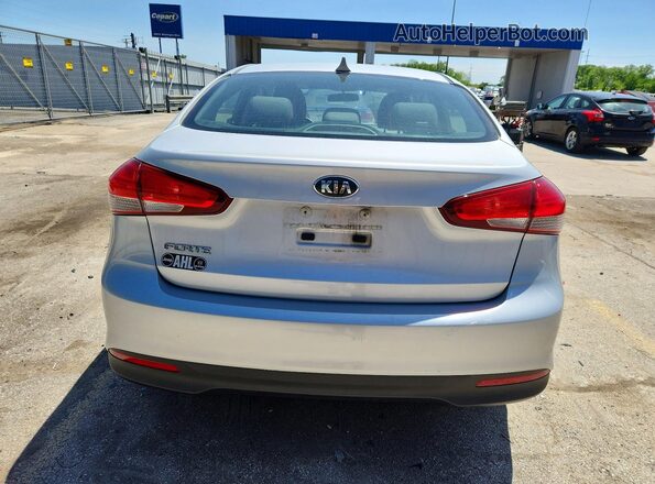 3KPFK4A79HE133589 2017 KIA FORTE Silver Вид ззаду