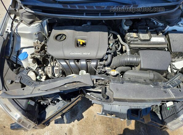 3KPFK4A79HE133589 2017 KIA FORTE Silver Вид задньої частини салону