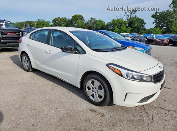 3KPFK4A79JE235657 2018 KIA FORTE Белый Передняя правая четверть