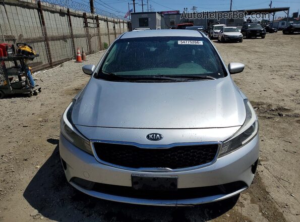 3KPFK4A79JE282509 2018 KIA FORTE Silver Widok z przodu