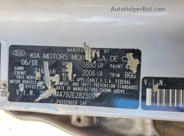 3KPFK4A79JE282509 2018 KIA FORTE Silver Widok komory silnika