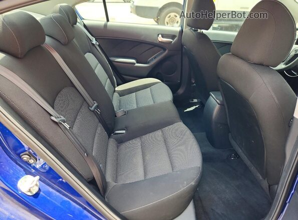3KPFK4A7XHE053606 2017 KIA FORTE Blue Вид задніх сидінь