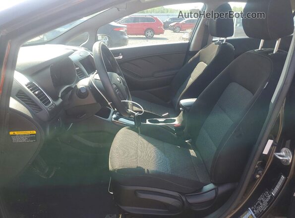 3KPFK4A7XJE222755 2018 KIA FORTE Black Вид салону спереду