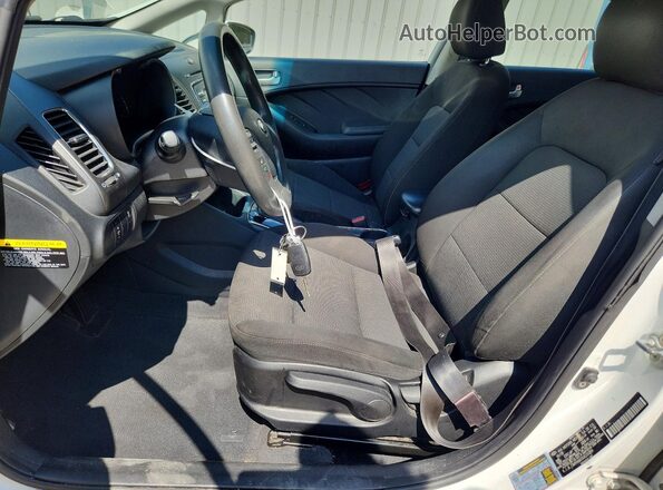 3KPFK4A7XJE233299 2018 KIA FORTE White წინა სალონის ხედი