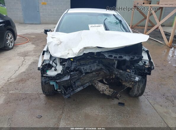 3KPFK4A7XJE281143 2018 KIA FORTE White Widok z przodu