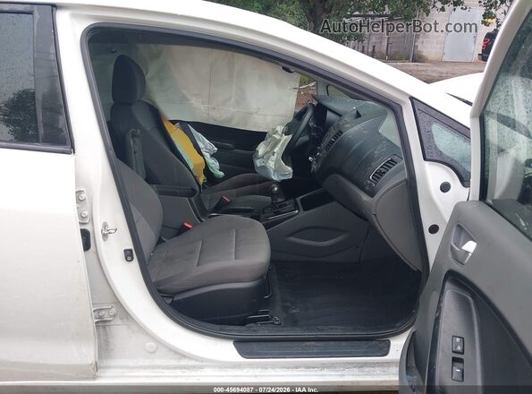 3KPFK4A7XJE281143 2018 KIA FORTE White Widok wnętrza z przodu