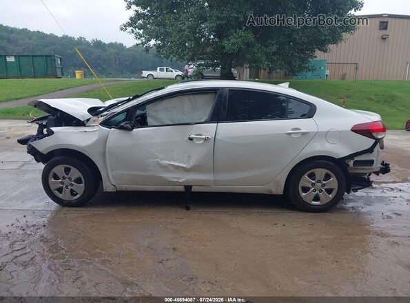 3KPFK4A7XJE281143 2018 KIA FORTE White Widok wnętrza z tyłu
